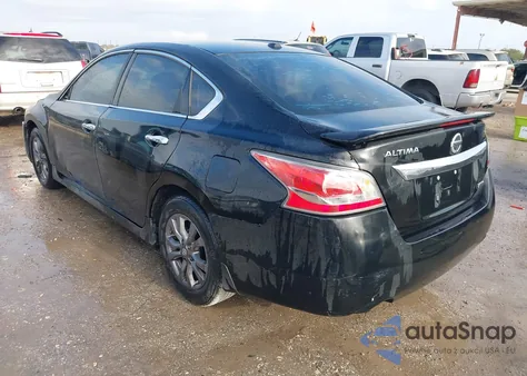 2015 Nissan Altima 2.5 S z USA, uszkodzony, nr VIN 1N4AL3AP0FN917739